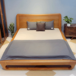 Giường gỗ có kệ tiện ích cho gia đình