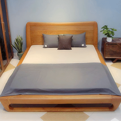 Giường gỗ có kệ tiện ích cho gia đình